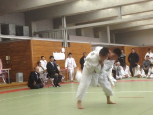 小18