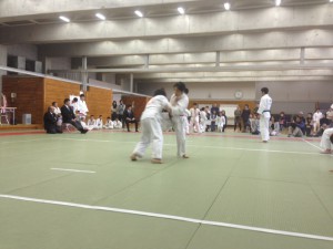 小24