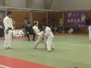 小１